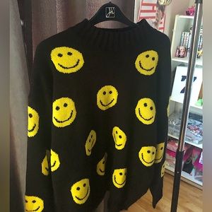 Smily face comfy crewneck sweater :)